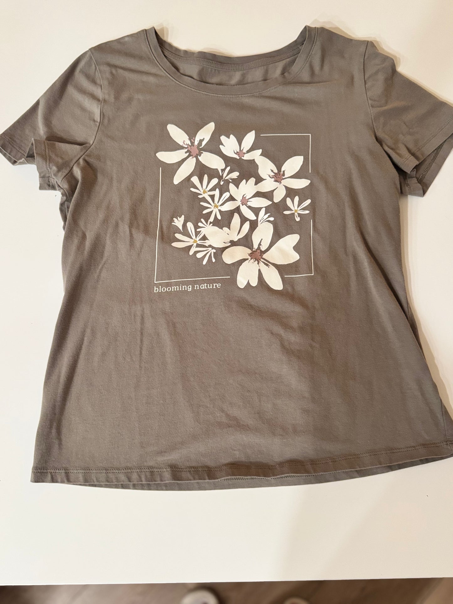Olive tshirt blooming nature - Size S